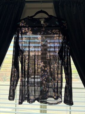 Ava & Viv Black Sheer Floral Long Sleeve Tee